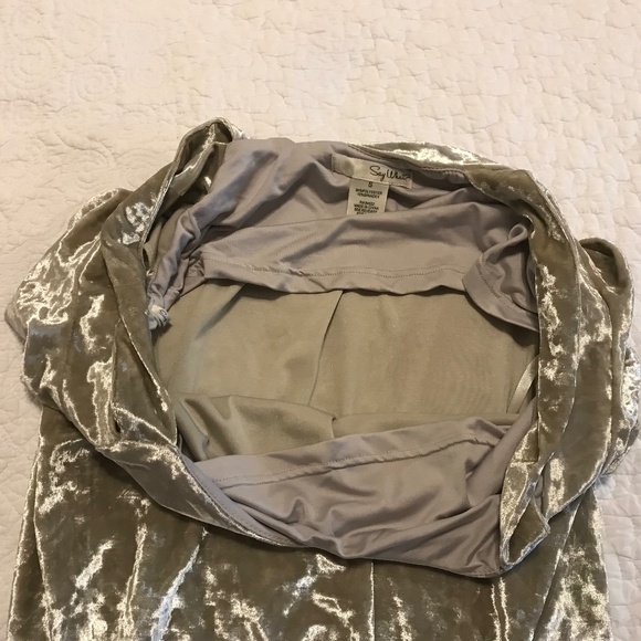 Beautiful drop sleeve silver velvet top by Say What? (S) - Picture 12 of 13